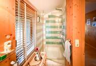 Einfamilienhaus im Zentrum von Neukirchen – 6 Zimmer, großem Garten, Garage &amp; Bürotrakt