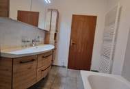 LIEBEVOLLER BUNGALOW MIT GEPFLEGTEM GARTEN IN TRAUMHAFTER RUHELAGE