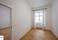 Kleeblattgasse 7: gepflegte 2 Zimmer Altbauwohnung mit separater Küche in perfekter Innenstadtlage (ab sofort)