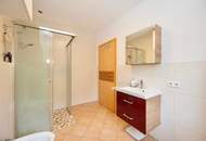 Hochwertige 3-Zimmer-Wohnung mit Tischlerküche, 160 m² Eigengarten, Terrasse und Garage in ruhiger, grüner Lage!