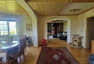 Wohnhaus( Ferienhaus) in traumhafter erhöhter Aussichtslage mit großem sonnigen Grundstück und eigener Quelle