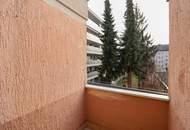 Hochwertig modernisierte Zwei-Zimmer-Wohnung mit Loggia | LEHEN