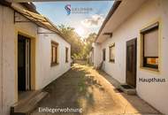 Gemütliches Landhaus mit Einliegerwohnung, geschützter Innenhof, Holzschuppen, Nebengebäude und Obstgarten, komplett eingezäunt, sofort zu beziehen