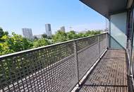 INNSTRASSE, FERNBLICK, unbefristete 97 m2 Dachgeschoß-Maisonette mit Loggia, 2 Zimmer, Komplettküche, Wannenbad, Parketten, gefördert