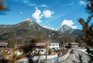 Lichtdurchflutete Dachwohnung mit Terrasse und privatem Garten