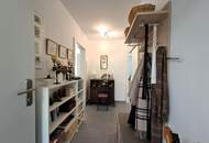 Neuwertige 2-Zimmer-Eigentumswohnung mit Südbalkon, Lift und Carport