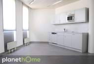 Ein helles Büro mit Klimagerät macht die Arbeit zum Vergnügen