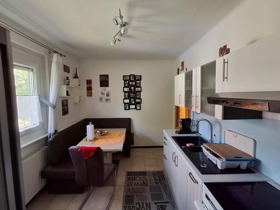 Schönes Haus mit Carport gelegen an einer Privatstraße