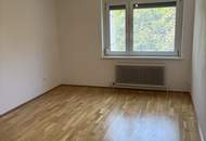 Großzügige geschnittene 2-Zimmer-Wohnung zum wohlfühlen mit herrlicher Loggia ins Grüne!