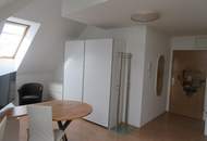 NÄHE U1 – DACHESCHOSS – GARCONNIERE KOMPLETT NEU MÖBLIERT