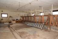 Ehemaliger Bauernhof mit Wirtschaftstrakt