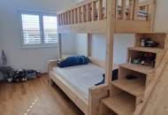 Sonnige, neue 3 Zi-DG-Wohnung mit Terrasse und TG-Platz