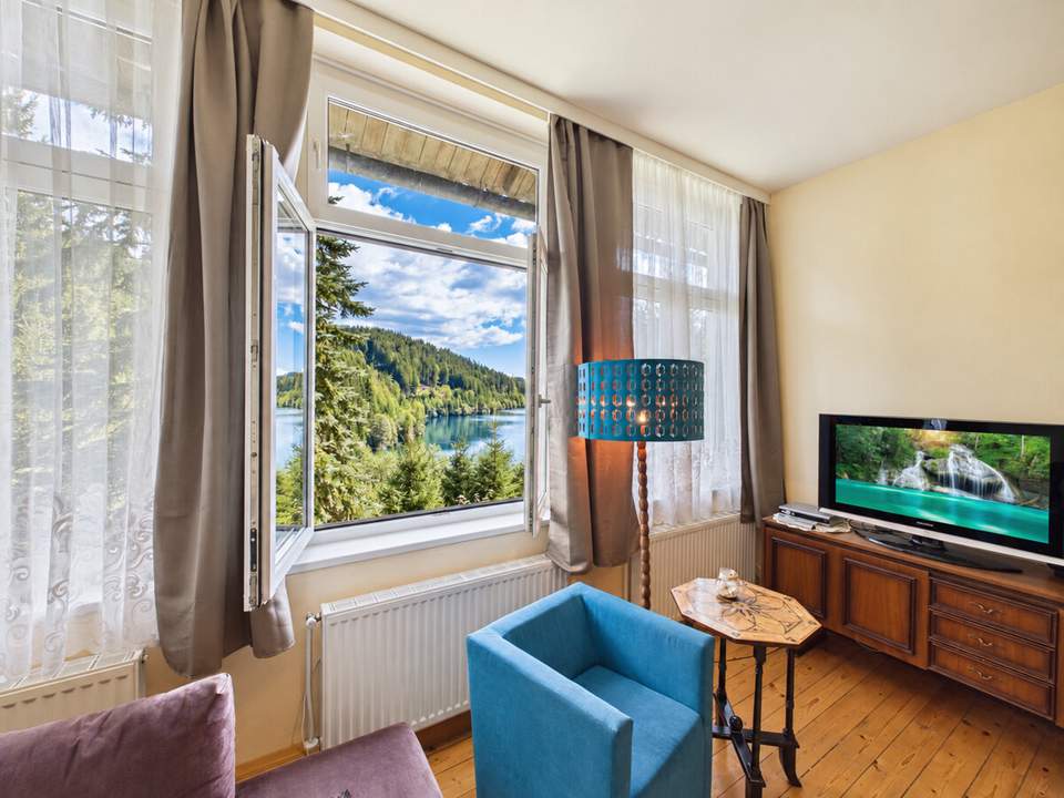 Naturidyll mit Seeblick – ehemalige Schule am Soboth-Stausee in Alleinlage mit viel Ruhe &amp; Raum