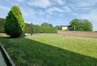 LIEBEVOLLER BUNGALOW MIT GEPFLEGTEM GARTEN IN TRAUMHAFTER RUHELAGE