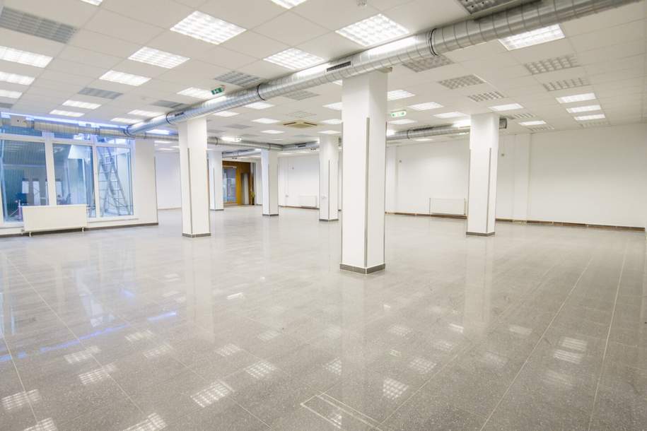 Zentrumslage | 320m² Geschäftslokal mit großen Auslagen | Kundenparkplätze vis à vis, Gewerbeobjekt-miete, 2.047,26,€, 2000 Korneuburg