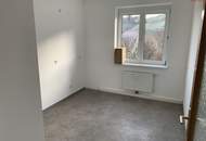 Hier wird hoher Wohnkomfort in ländlicher Gegend geboten! Hell und freundlich mit sonniger Loggia, viel Stauraum und kostenlosem Parkplatz direkt vor der Türe! Ab SOFORT verfügbar!