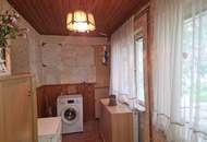 SANIERUNGSBEDÜRFTIGES LANDHAUS MIT KLEINEM HOLZSCHUPPEN UND RUHIGEM INNENHOF AN DER WAGRAMKANTE MIT KLEINEM WEINKELLER FÜR 1-2 PERSONEN