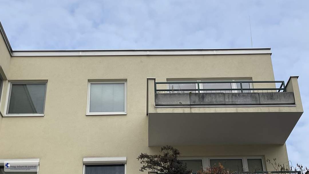 4 Zimmer Terrassenwohnung mit 3 Garagen in BESTLAGE