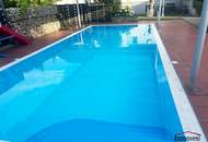 Ortsrand und Ruhelage - Hochwertige Landvilla mit großem Pool! Einfach Koffer packen und einziehen!