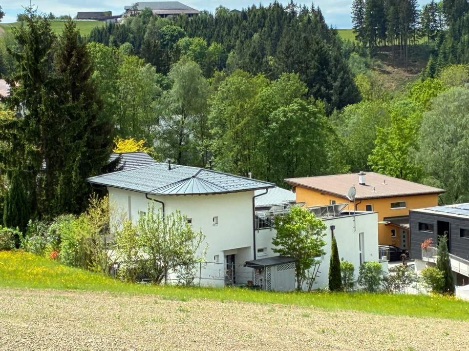 Neuwertiges ARCHITEKTEN HANGHAUS in sonniger TOPLAGE mit GRÜNBLICK in die Ferne