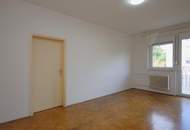 Sanierungsbedürftige 2- Zimmer-Wohnung mit Balkon