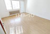 Gut geschnittene Zweizimmer-Wohnung mit Balkon und möglicher Garagenplatz - Zentrale, ruhige Lage