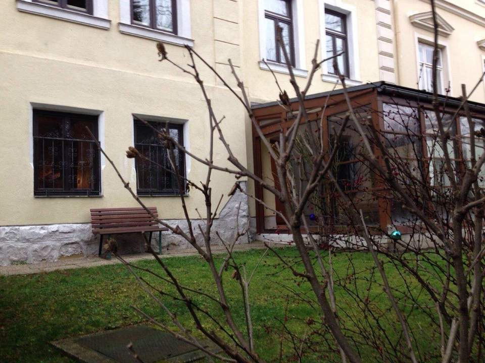Ruhiges Gartenapartment mit Wintergarten
