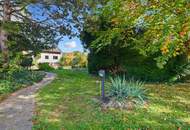 Imposante Liegenschaft mit Gartenparadies, Schwimmteich und Grünbestand – nur 30 Min von Wien