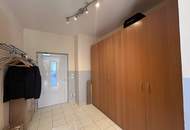 Tolles Zweifamilienhaus mit Einliegerwohnung, sonniger Terrasse, Keller, Doppelgarage und Pool!