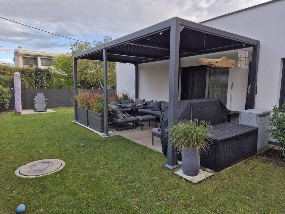 "Großzügige Doppelhaushälfte mit Terrasse und Garten zu mieten!"