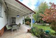 "Haus mit Garten, Pool, und Garage"