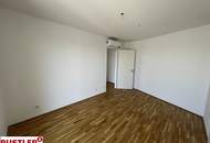 Helle und moderne DG-Wohnung mit großzügiger Terrasse