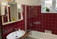 Zwei Häuser, ein Grundstück: Ihr neues Zuhause mit laufenden Mieteinnahmen