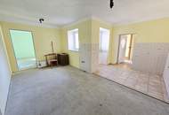Wohnen, Arbeiten, Genießen – vielseitiges Zuhause in Vierkanthof-Struktur mit begrüntem Innenhof und großer Einfahrt