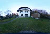 Haus mit zwei Wohneinheiten und Gartenidylle