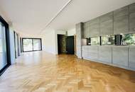 Ca. 3000 m² weitläufiges und stilvoll gestaltetes Gartenareal mit Terrassen, Pavillon und exklusiven Rückzugsbereichen – ideale Kulisse für Events, Kundentermine oder Outdoor-Inszenierungen.