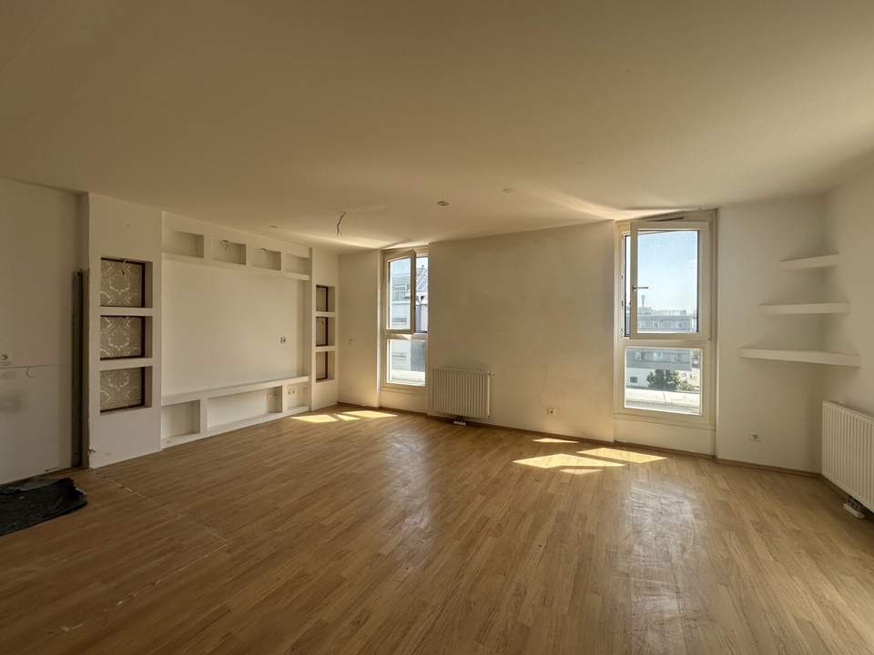 unbefristete 3 Zimmer Dachgeschosswohnung mit Terrasse