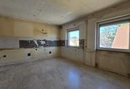 Großzügig konzipierte Wohnung * Loggia * KFZ Garagenplatz * Sauna * sanierungsbedürftig