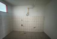 Praktischer Lagerraum mit Altbauflair und zwei Schaufenster zur Michaeligasse