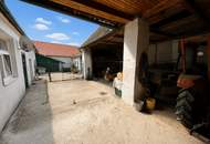 Sanierungsbedürftiges Bauernhaus, mit alten Stallungen und einem offenen Stadl, am Dorfplatz!