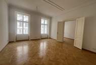 UNBEFRISTET - Repräsentative 9-Zimmer Altbauwohnung mit Balkon und Blick auf das Rathaus – ca. 293 m² in bester Innenstadtlage - auch ideal als Büronutzung