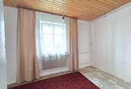 Altes Bauerngehöft mit Stall und Wirtschaftsgebäuden in sonniger sowie leicht erhöhter Ruhelage an einer Sackgasse
