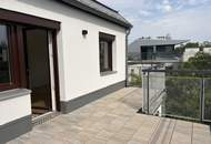 Ruhige 68 Dachwohnung plus 18m² Südterrasse - saniertes Haus