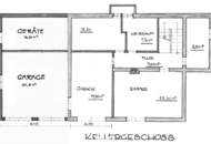 Bad Aussee: Ein,- Zweifamilienhaus mit 2 Balkonen, Terrasse, 3 Garagen, Gartenhütte