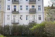 Stilvolle Altbauwohnung mit Balkon in ruhiger Innenhoflage!