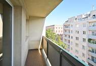 Dachgeschoß-Eigentumswohnung mit 2 Freiflächen und Potenzial