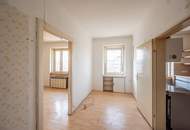 ++NEU++ Ruhige 2-Zimmer Altbau-Wohnung mit getrennter Küche, viel Umbau-Potenzial!