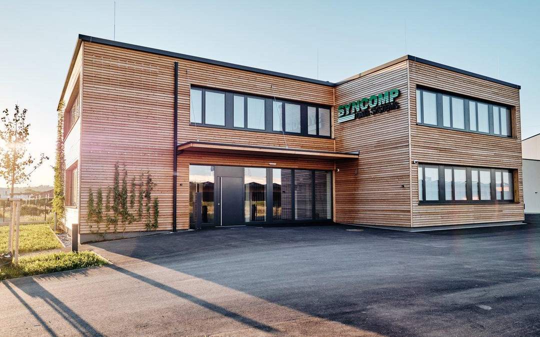 HI TECH BETRIEBSGEBÄUDE