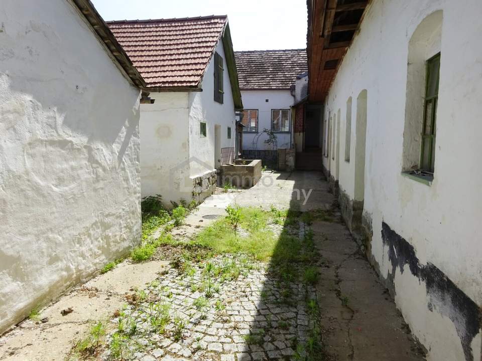 Verlassener ehemaliger Bauernhof mit Stadl!