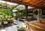 TRADITIONSREICHER WINZERHOF MIT PENSION &amp; HEURIGEN IN BESTER WACHAUER LAGE